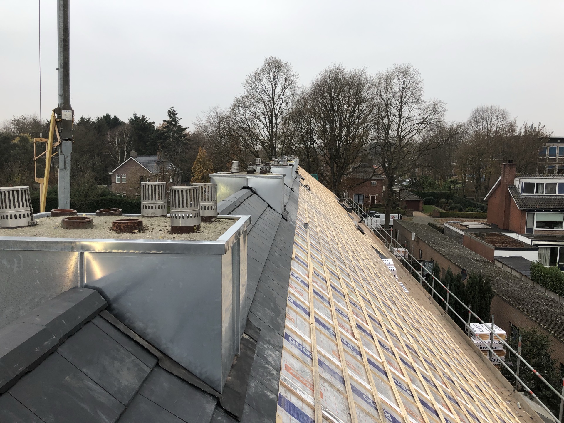 P. van Oord installatie, zinken dakgoten en dakbedekking